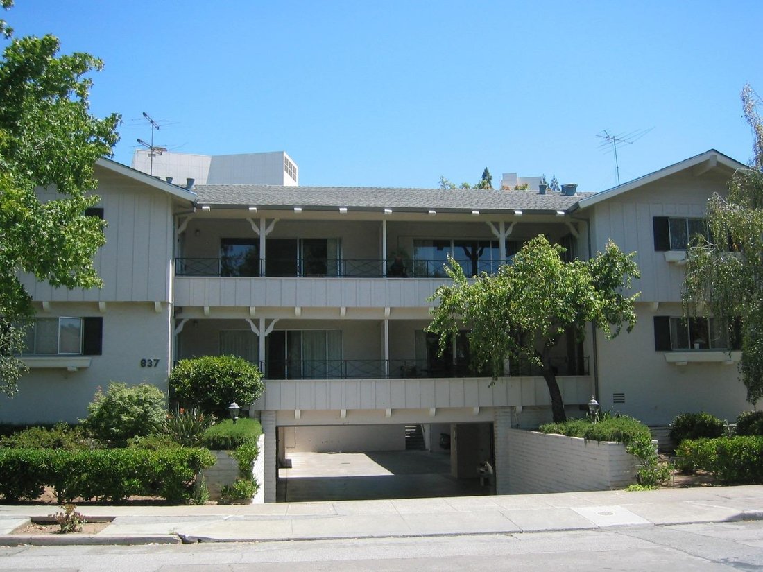Palo Alto, California, United States 1 - 18703009