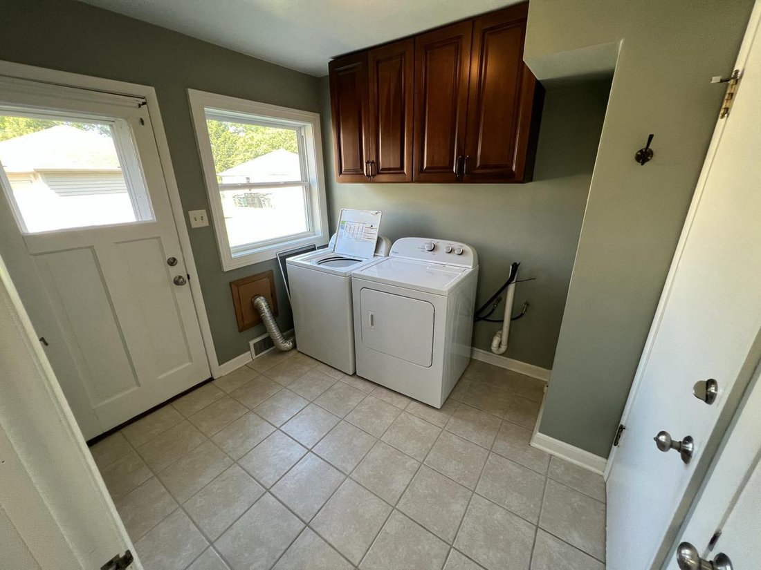 Wauwatosa, Wisconsin, United States 5 - 18705432