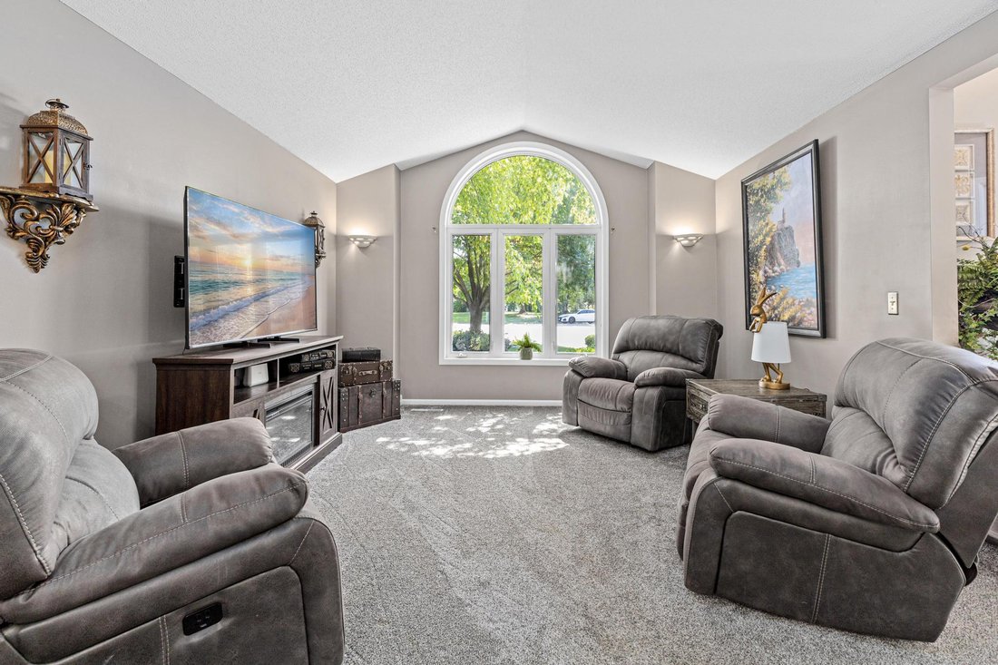 House in Chaska, Minnesota, United States 4 - 18706964