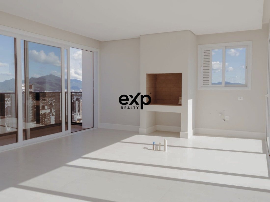 Penthouse in Centro, State of Santa Catarina, Brazil 3 - 18704471