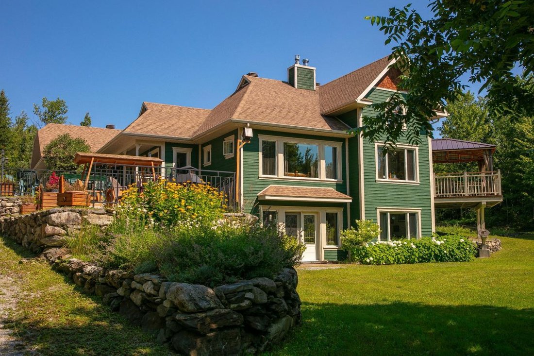 House in Saint-Camille, Quebec, Canada 1 - 18709236
