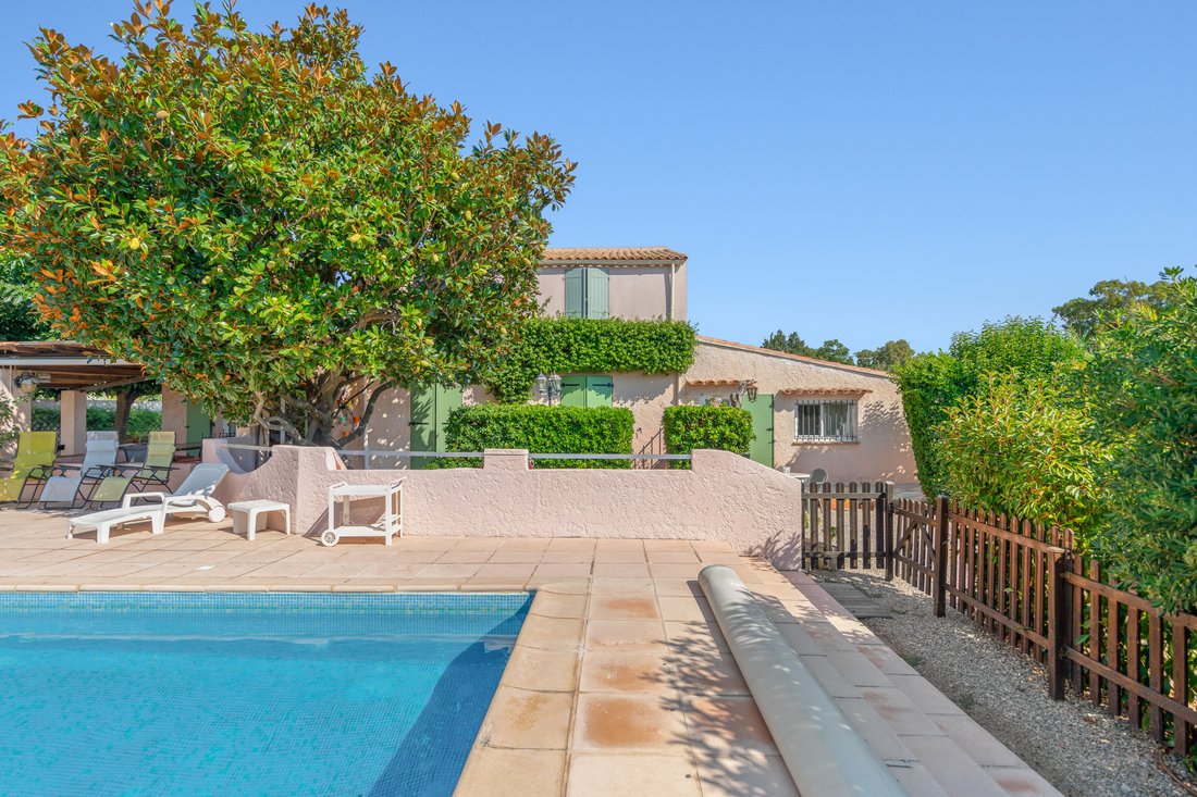 Villa in La Londe-les-Maures, Provence-Alpes-Côte d'Azur, France 2 - 18707167