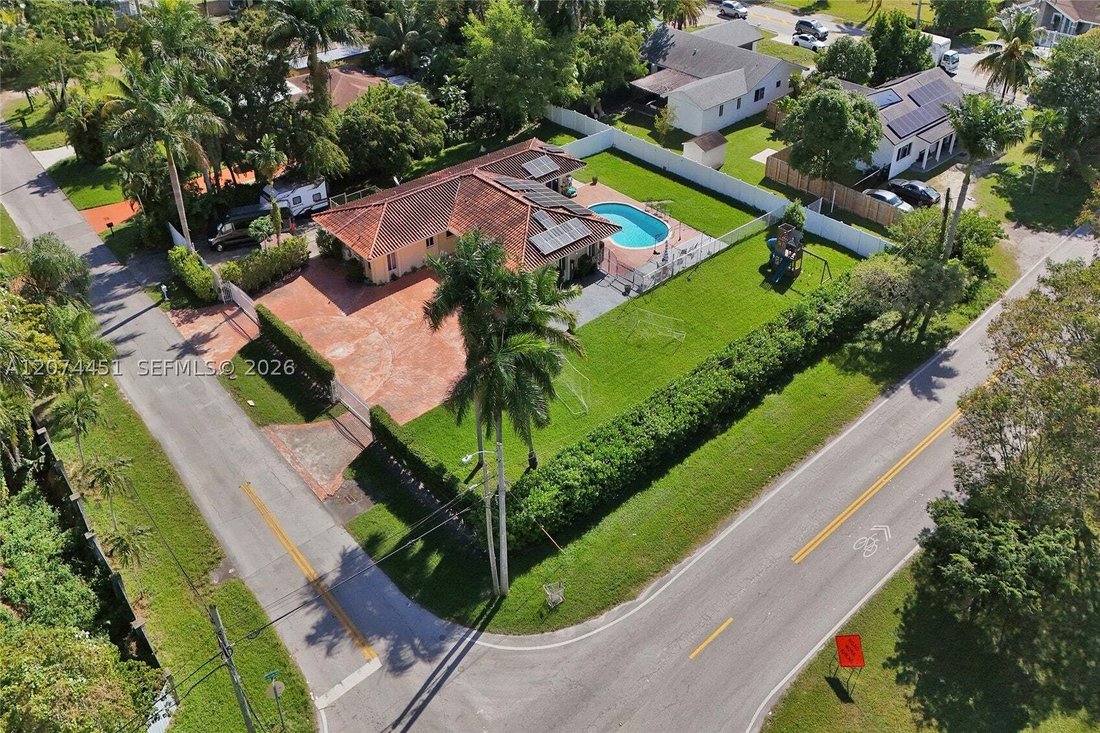 House in Miami, Florida, United States 3 - 18706052