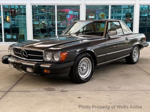 MercedesBenz 560 in Calverton, NY, United States 1 - 18711574