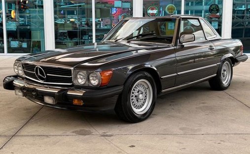 MercedesBenz 560 in Calverton, NY, United States 1