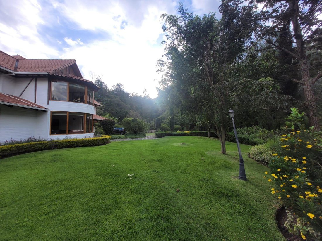 Terreno en Quito, Pichincha, Ecuador 2 - 18704680