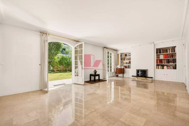 House in Insurrection, Vanves, France 5 - 17756001
