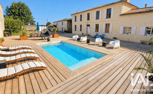 House in Varaize, Nouvelle-Aquitaine, France 1