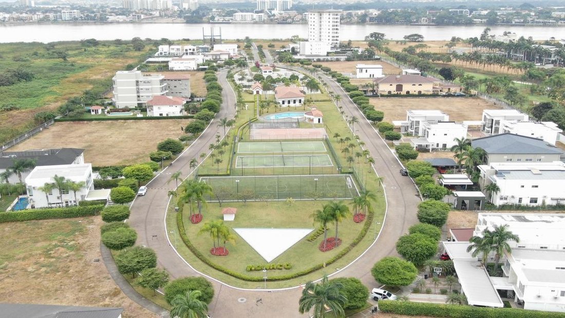 Land in Samborondón, Guayas, Ecuador 1 - 18707082