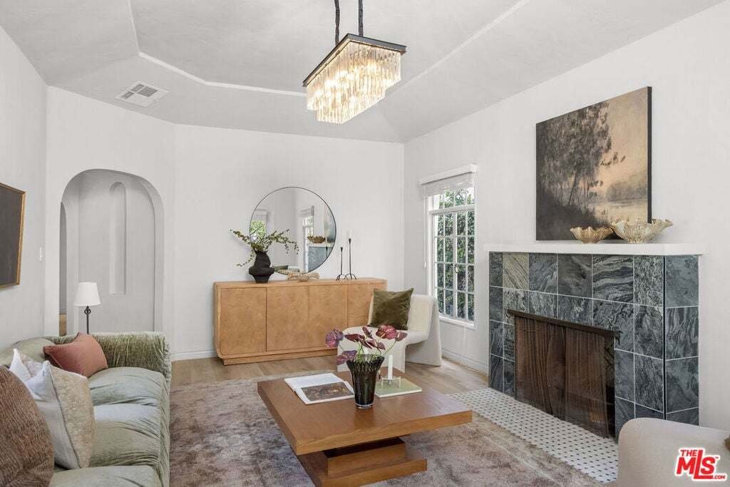 House in Los Angeles, California, United States 3 - 18705289