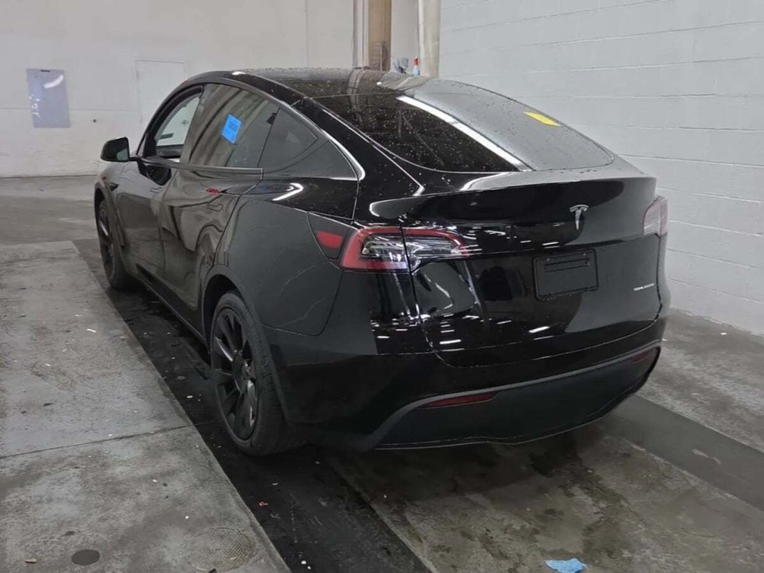 Suv in Newport Beach, CA, United States 5 - 18710559