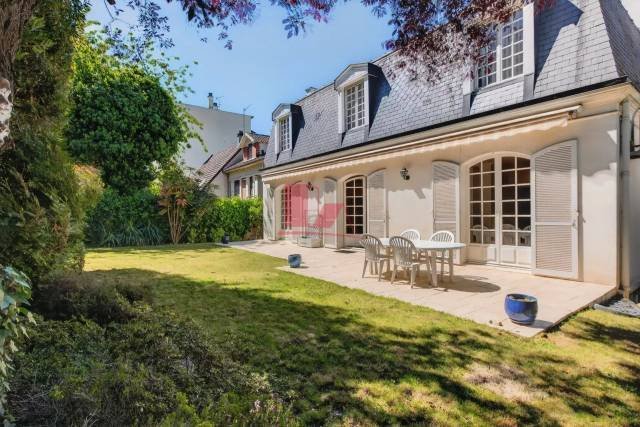 House in Insurrection, Vanves, France 1 - 17756001