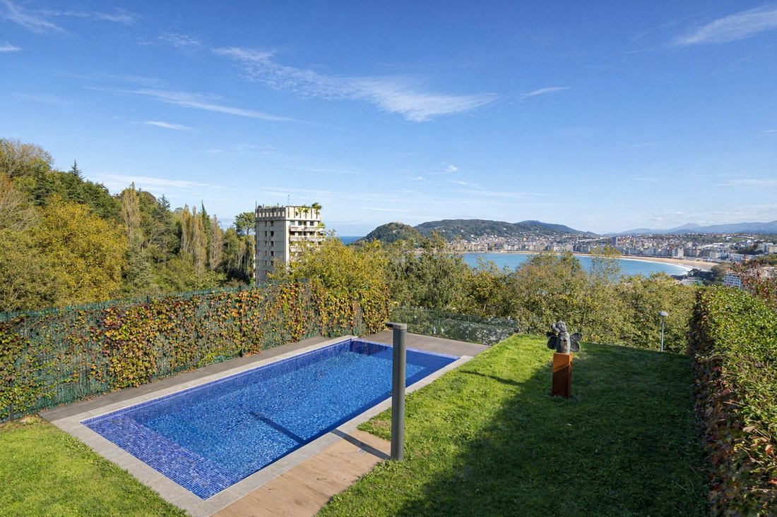 Townhouse in Mendebaldea, Donostia-San Sebastian, Spain 1 - 18705653