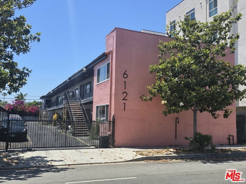 Los Angeles, California, United States 1 - 18705300