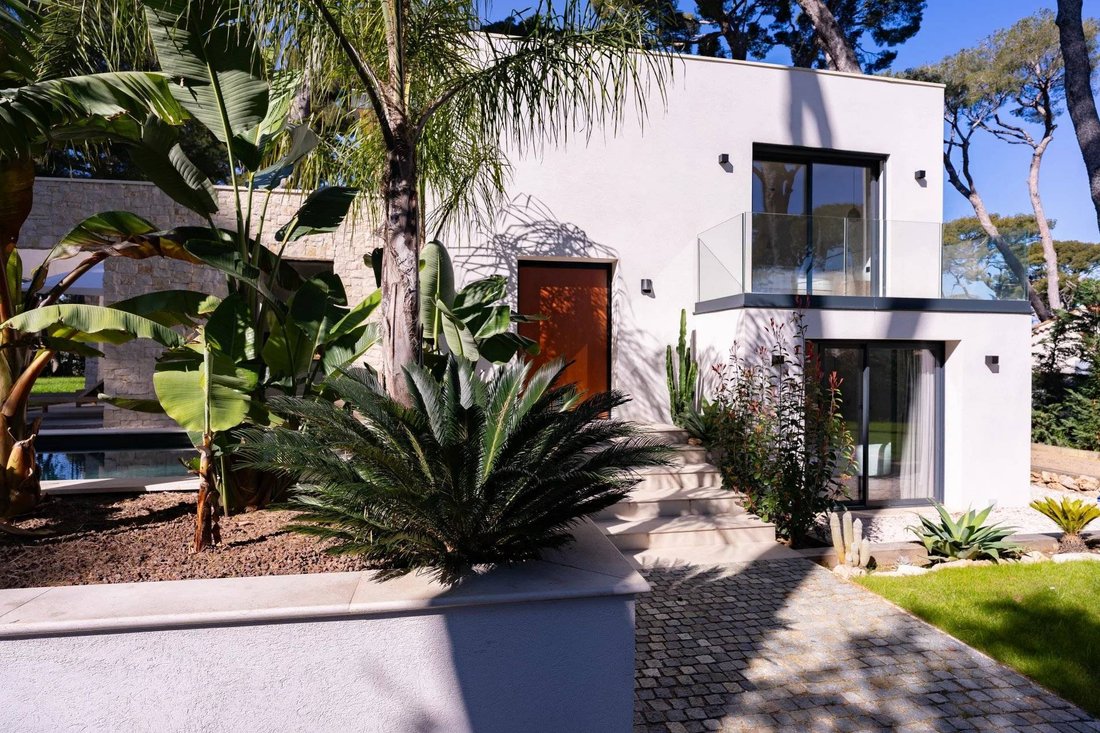 Villa in Antibes, Provence-Alpes-Côte d'Azur, France 2 - 18699041