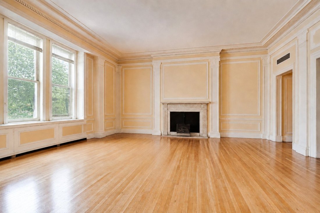 House in Montreal, Quebec, Canada 2 - 18706820