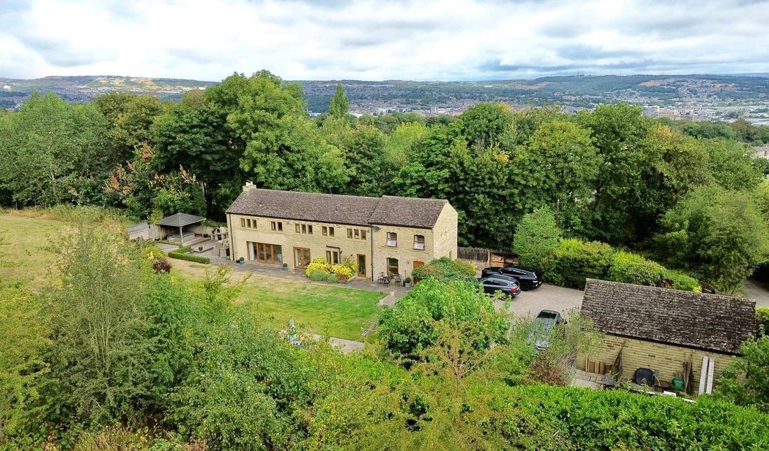 House in Longley, Kirklees, England 1 - 18679003