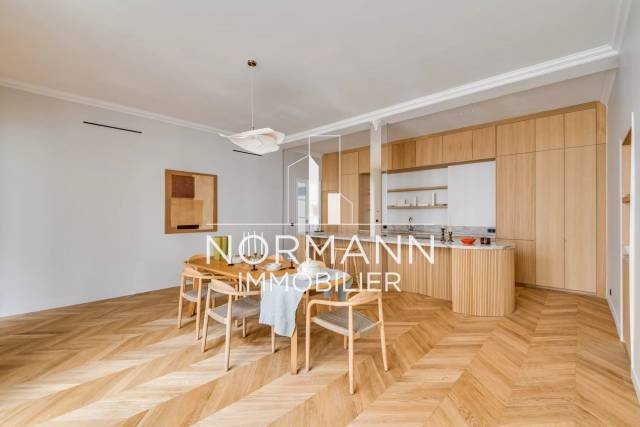 Apartment in Lorette-Martyrs, Paris 9e Arrondissement, Paris 4 - 18223027