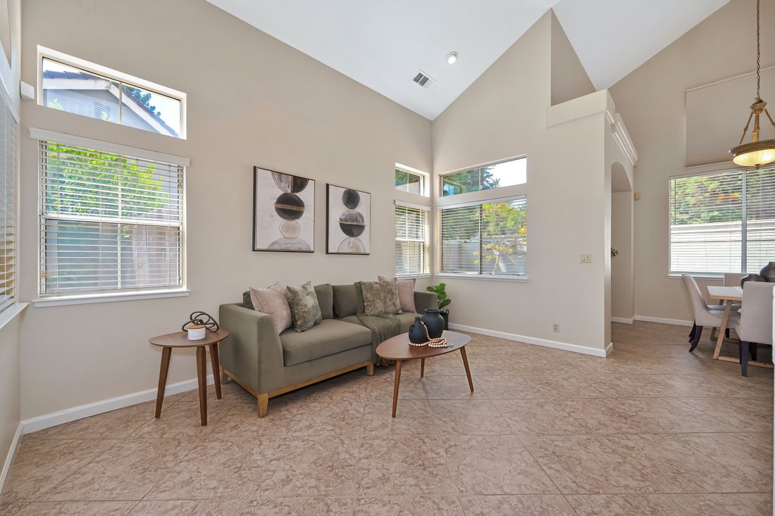 Roseville, California, United States 5 - 18709056