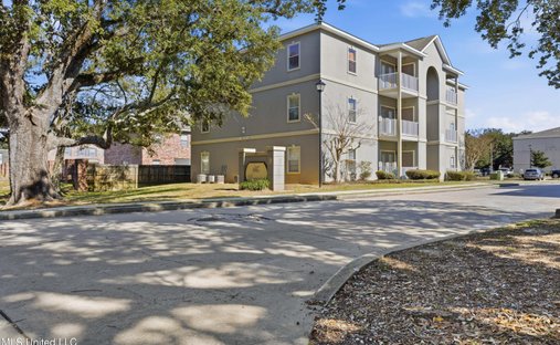 Ocean Springs, Mississippi, United States 1