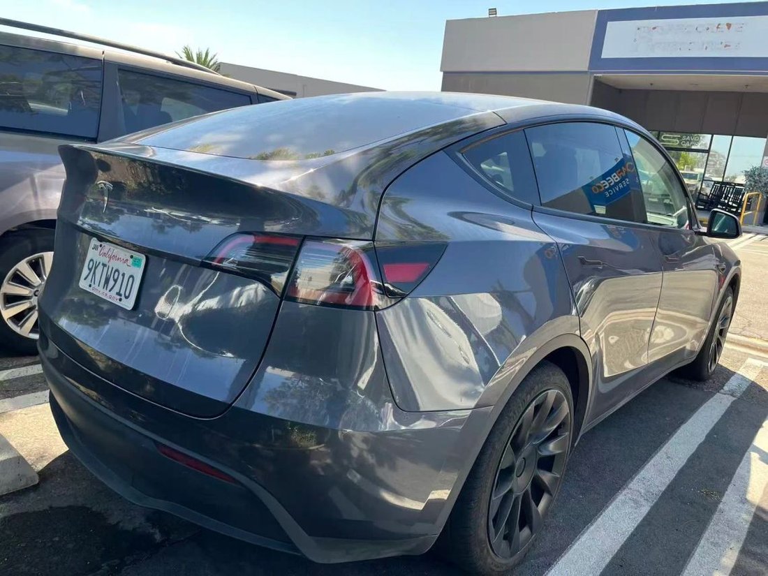 Suv in Costa Mesa, CA, United States 2 - 18707480