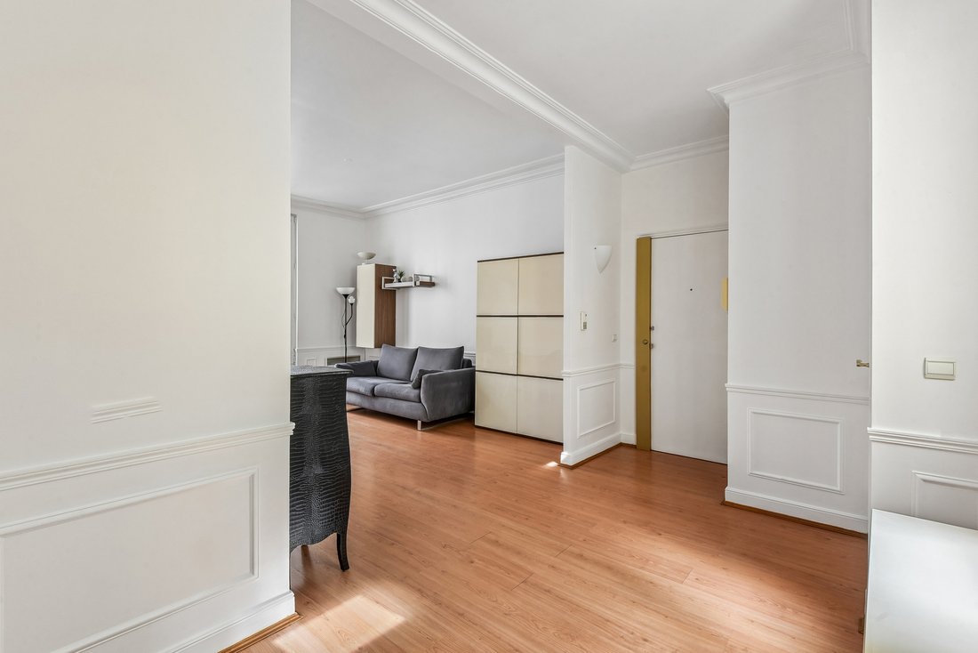 Apartment in Saint Philippe du Roule, Paris 8e Arrondissement, Paris 3 - 18704487