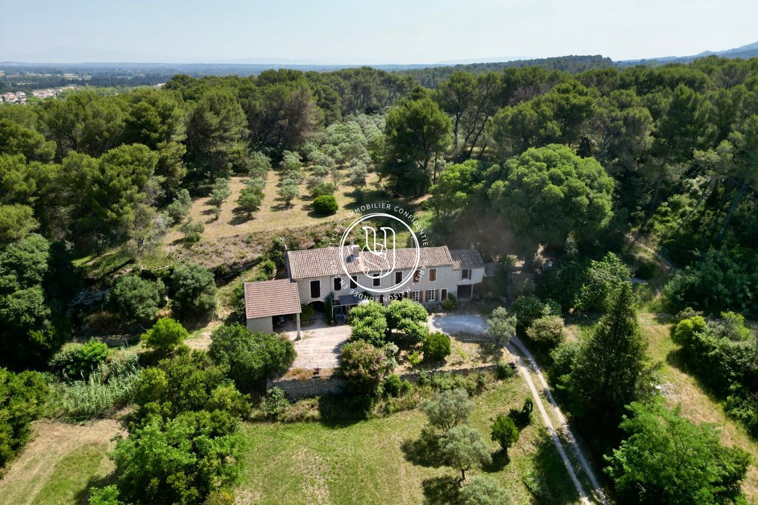 Villa in Saint-Rémy-de-Provence, Provence-Alpes-Côte d'Azur, France 1 - 18706869