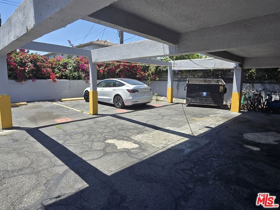 Los Angeles, California, United States 5 - 18705300