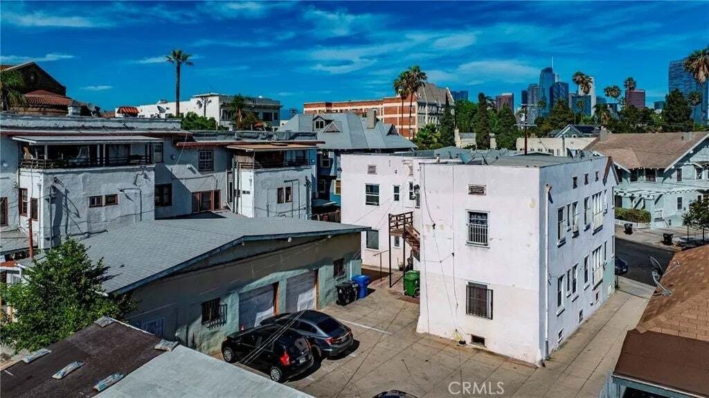 Los Angeles, California, United States 5 - 18708572
