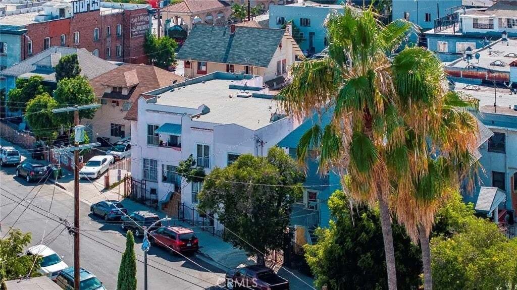 Los Angeles, California, United States 3 - 18708572