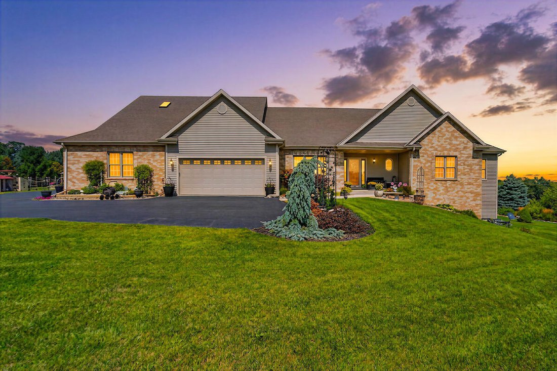 House in Hartford, Wisconsin, United States 1 - 18703569