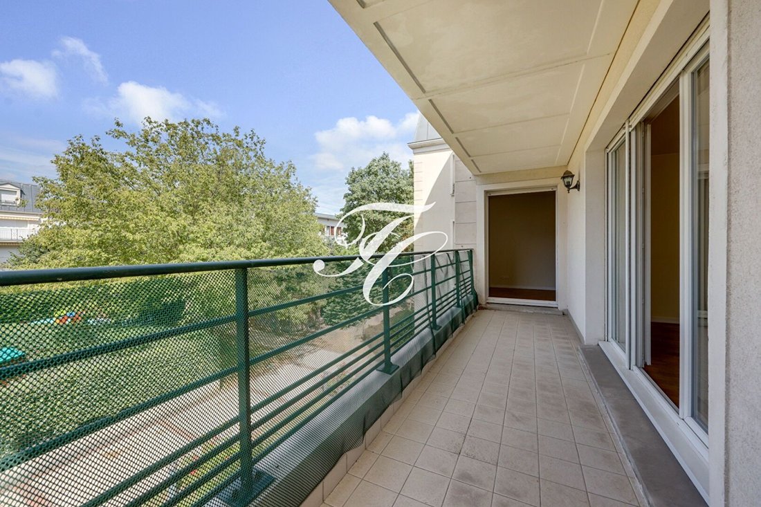 Apartment in Saint-Cloud, Ile-de-France, France 1 - 18704421