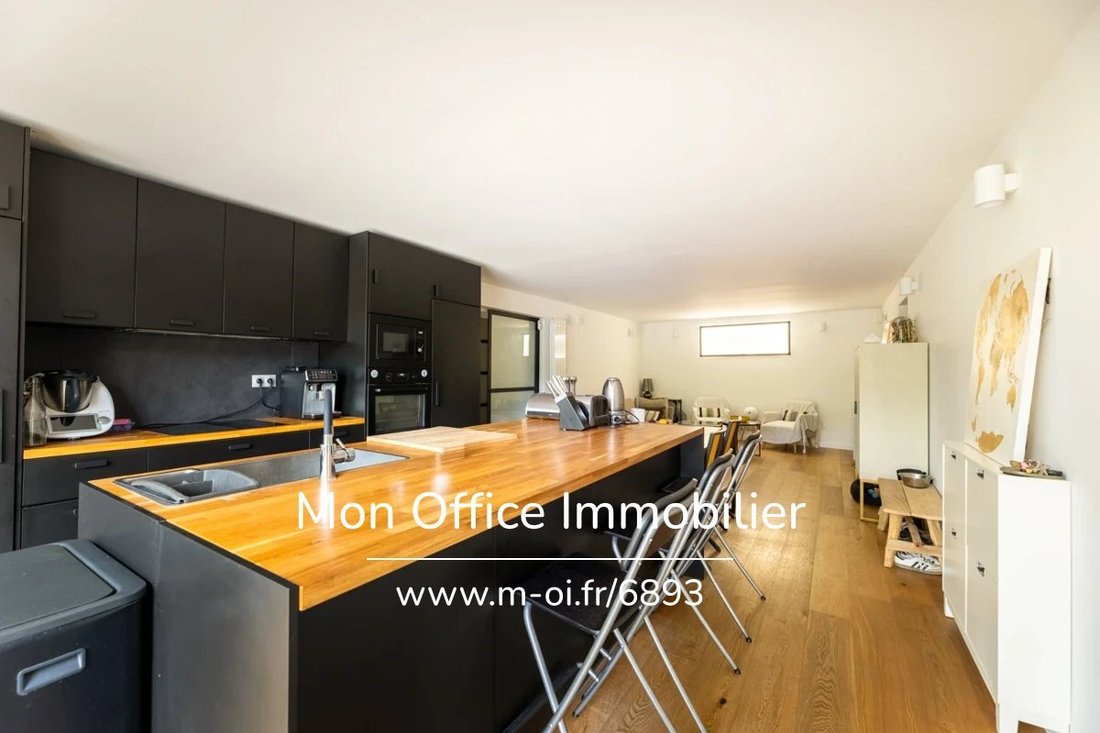 Apartment in Mazenod-Bellevue-Saint Donat-Banon, Aix-en-Provence, France 2 - 18705247
