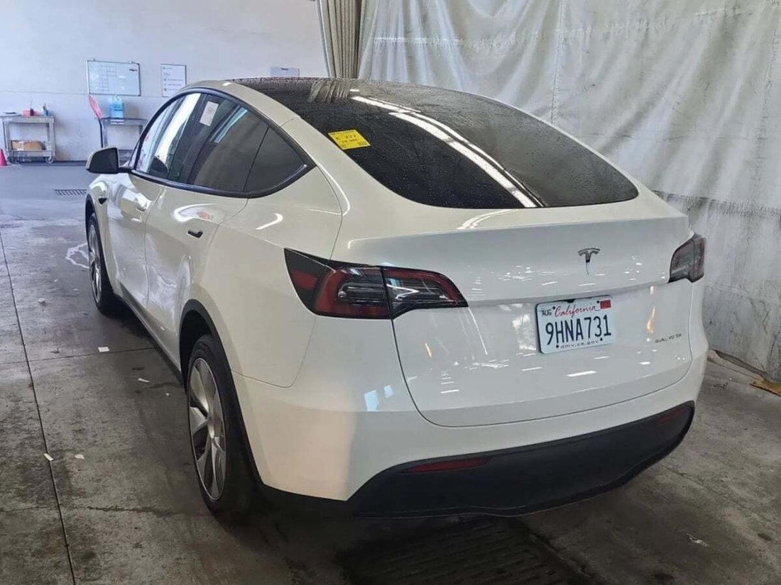 Suv in Newport Beach, CA, United States 3 - 18710555