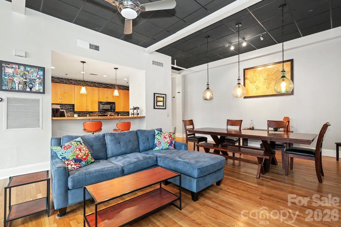 Condo in Charlotte, North Carolina, United States 5 - 18709911