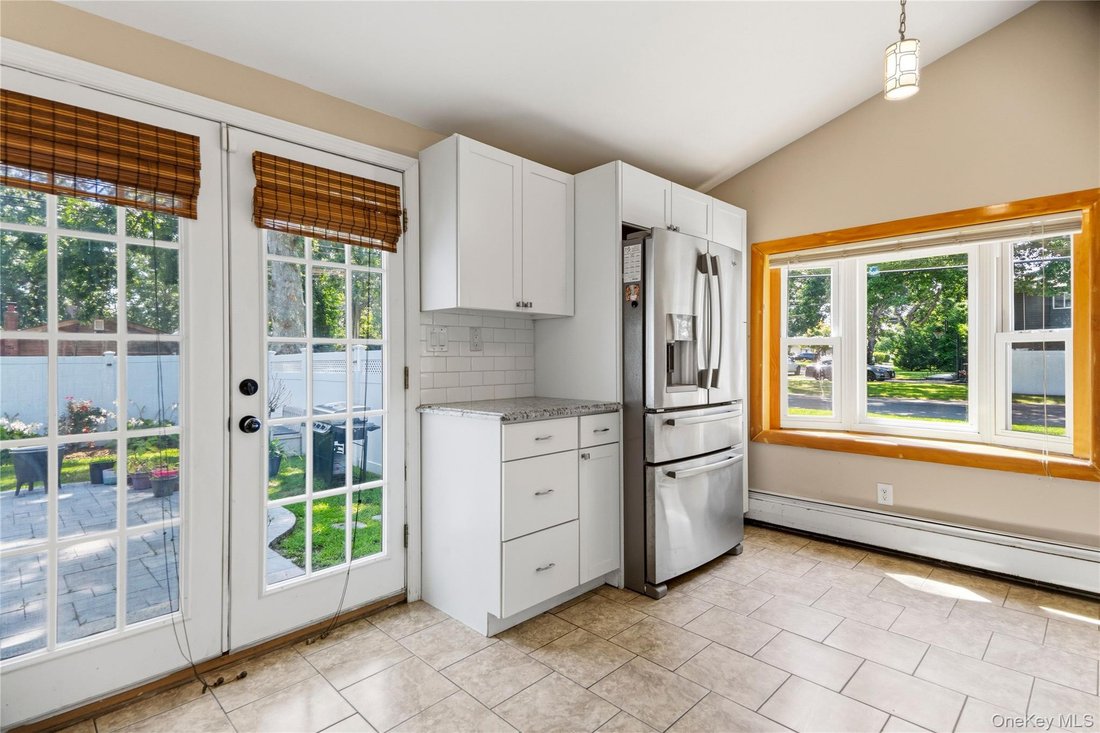 House in West Islip, New York, United States 5 - 18706894