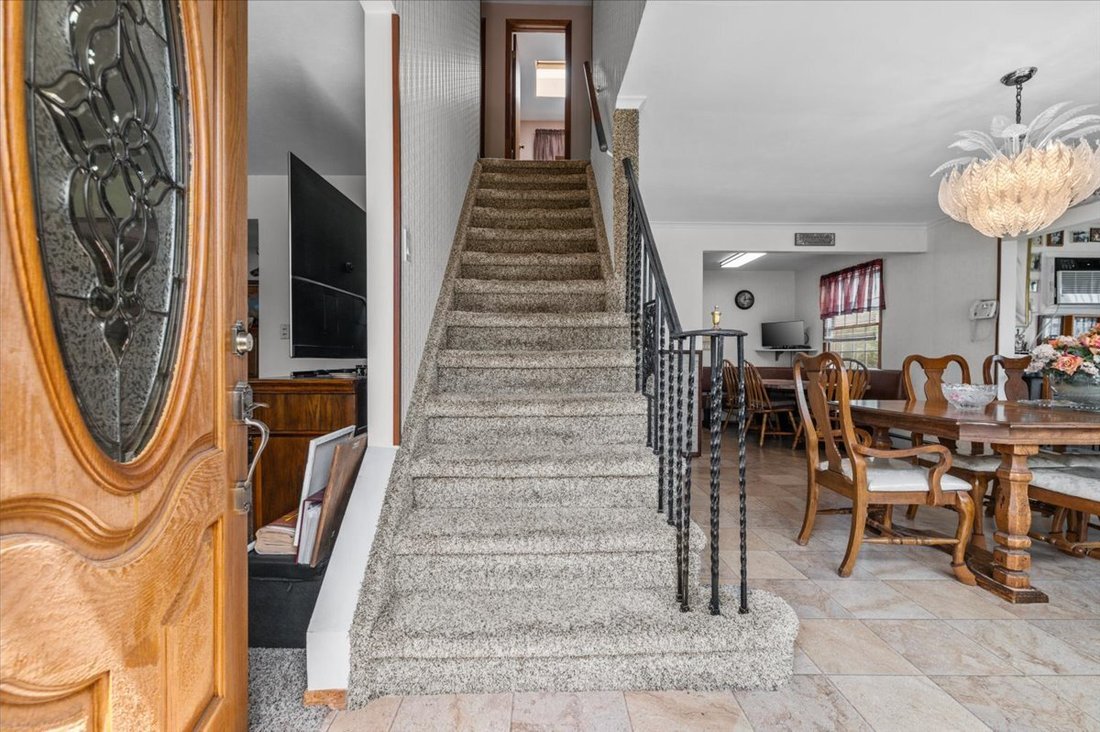 House in Bethpage, New York, United States 3 - 18704428