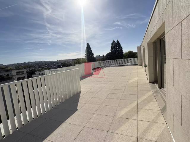 Apartment in Espaces Jeunes, Issy-les-Moulineaux, France 4 - 16329053