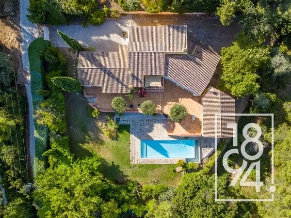 House in Saint-Cyr-sur-Mer, Provence-Alpes-Côte d'Azur, France 1 - 16964350
