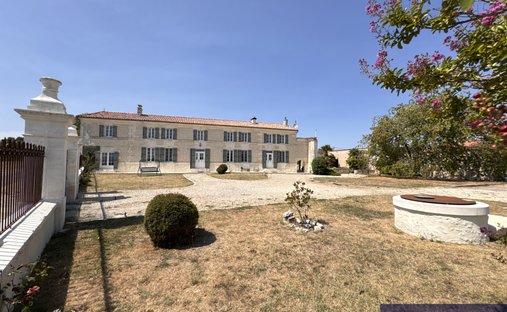 House in Mortiers, Nouvelle-Aquitaine, France 1
