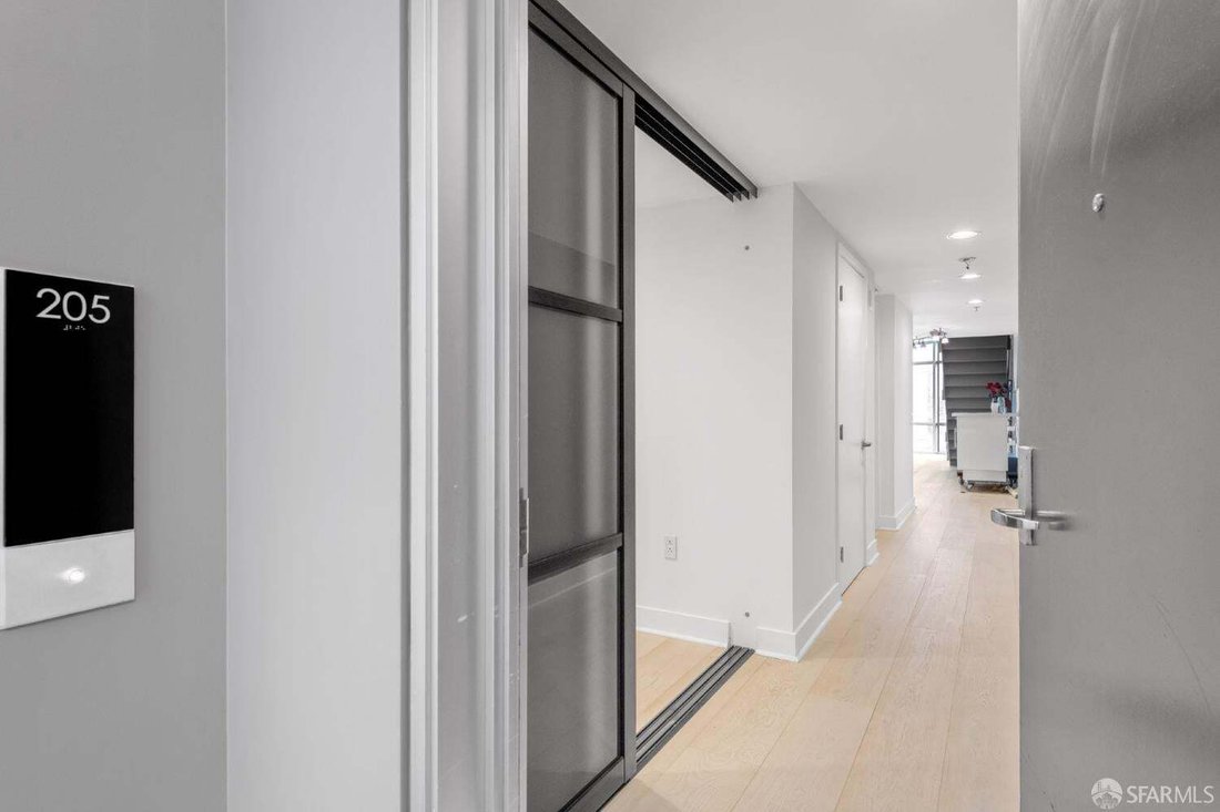 Condo in San Francisco, California, United States 2 - 18705087