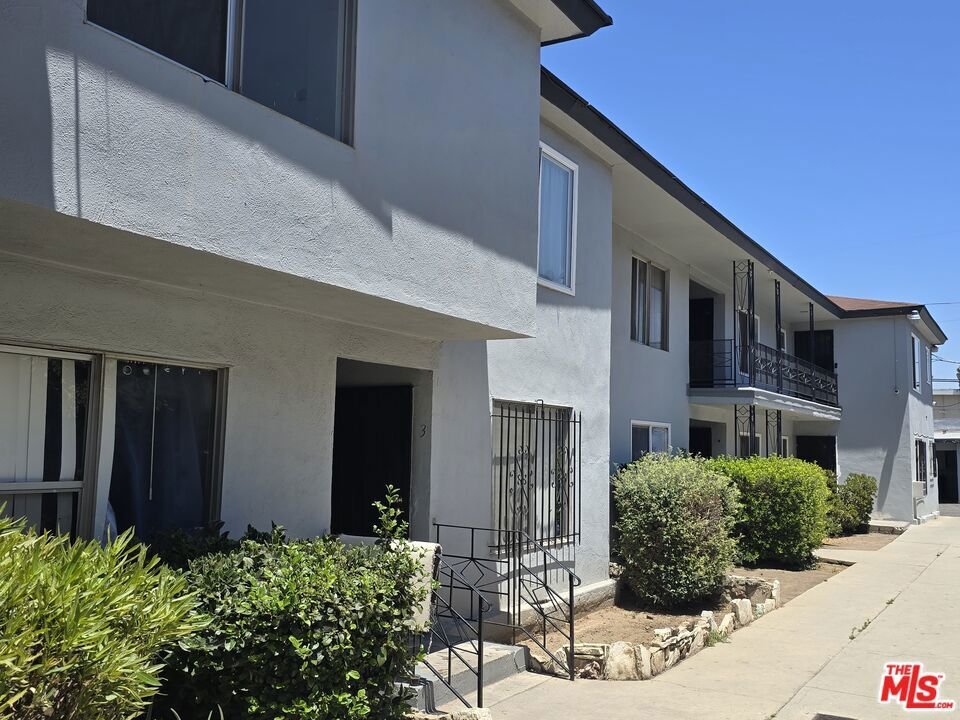 Los Angeles, California, United States 5 - 18705311