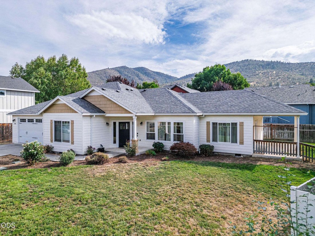 House in Talent, Oregon, United States 3 - 18709945