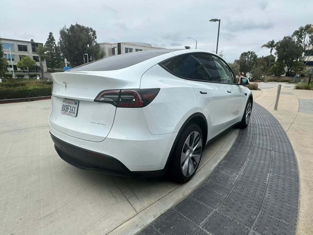 Suv in Newport Beach, CA, United States 3 - 18685513