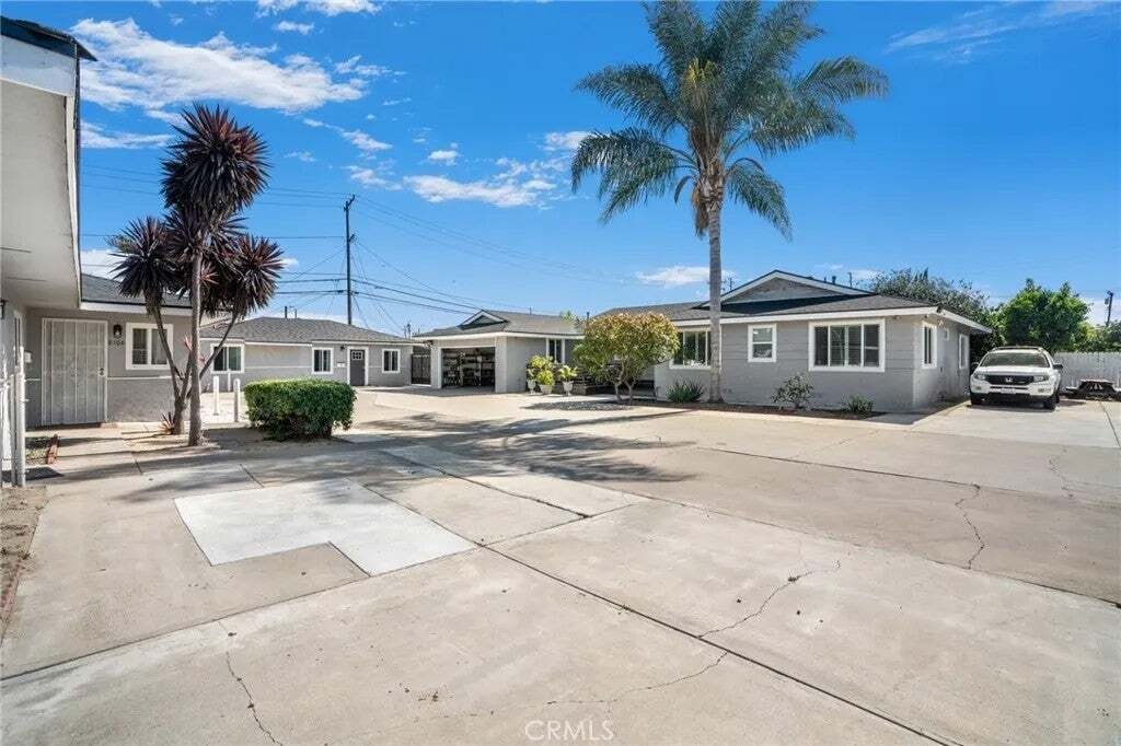 Westminster, California, United States 5 - 18703235