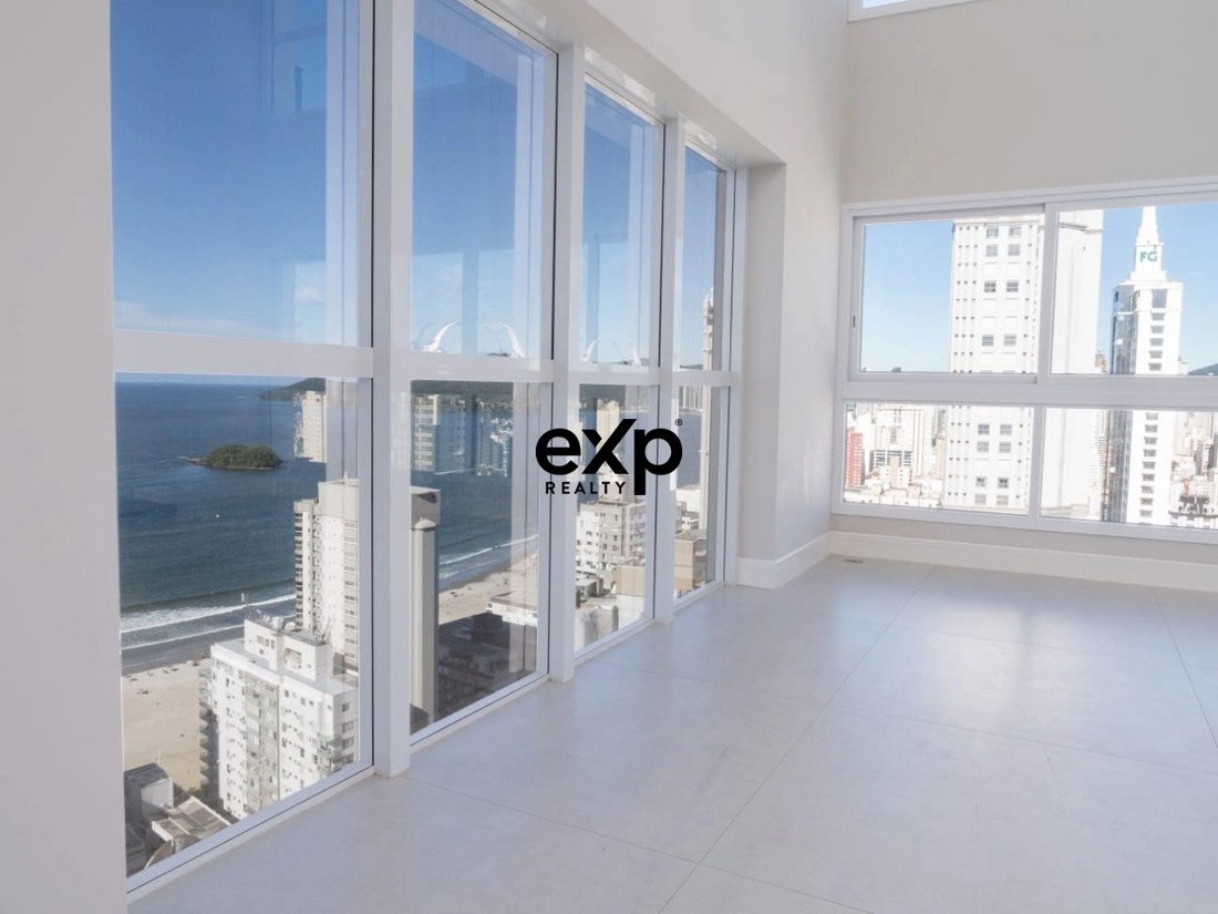 Penthouse in Centro, State of Santa Catarina, Brazil 2 - 18704471