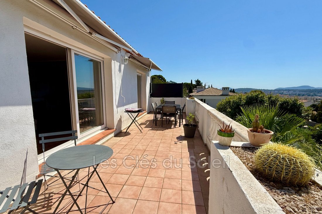 Villa in Aguillon, Toulon, France 2 - 18706844