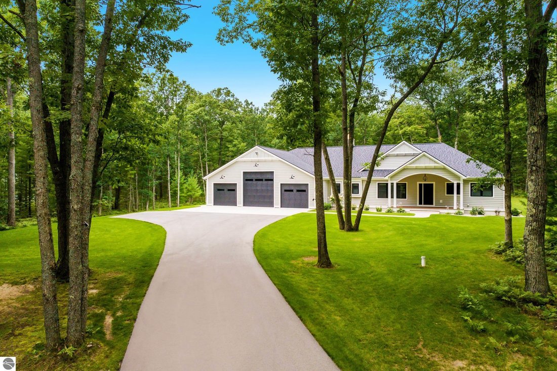 House in Traverse City, Michigan, United States 1 - 18712416
