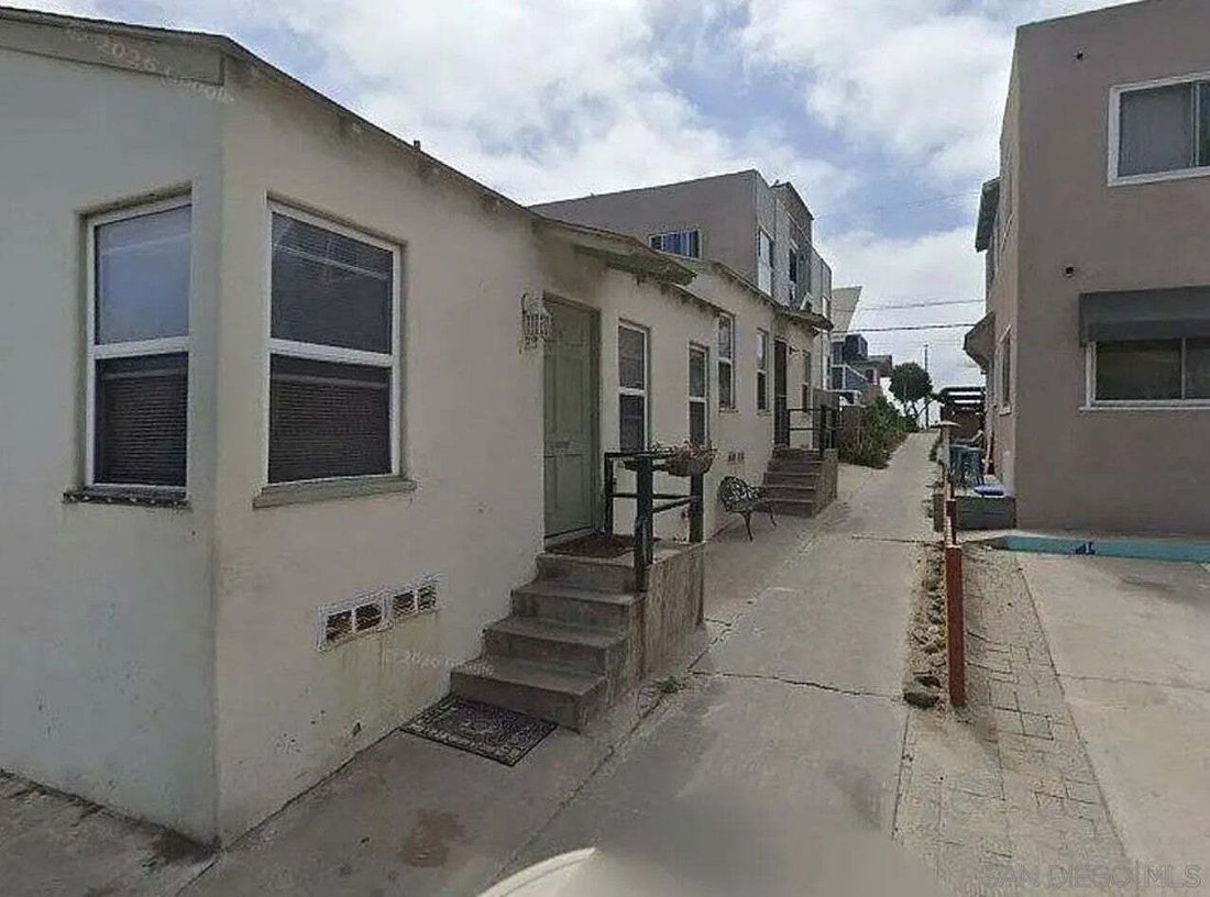 San Diego, California, United States 2 - 18705889