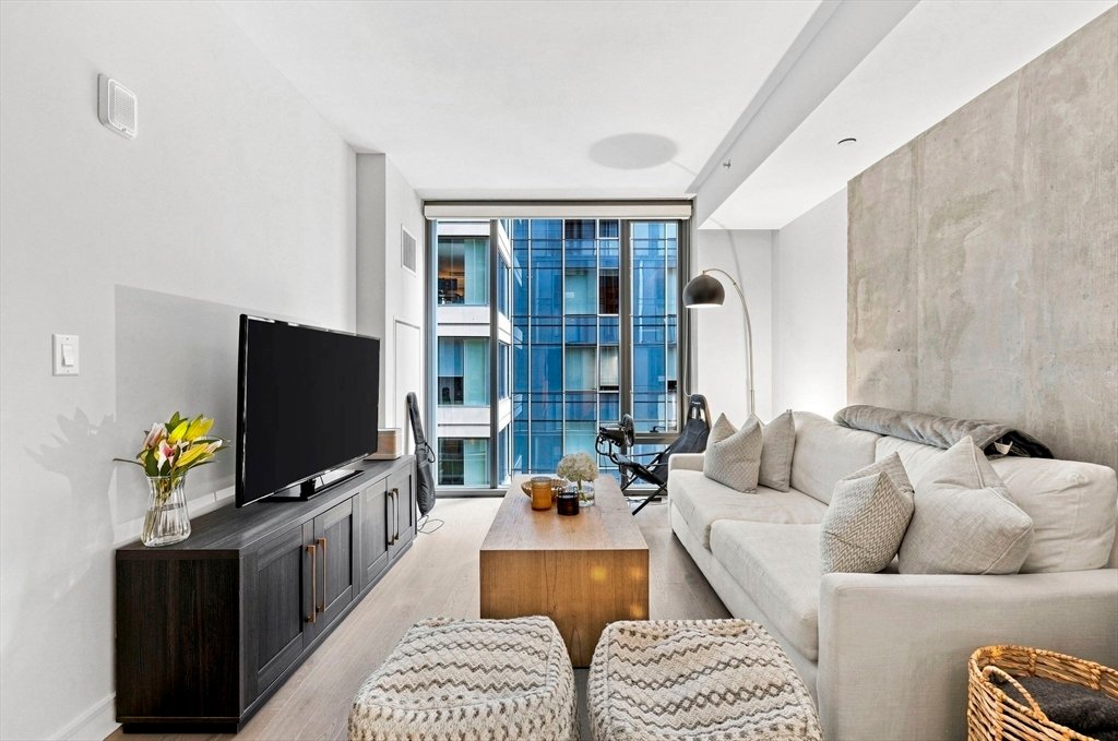 Condo in Boston, Massachusetts, United States 1 - 18706876